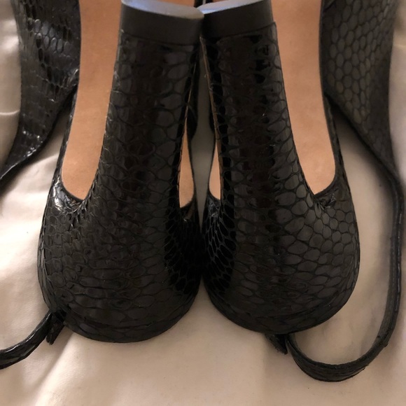 Stuart Weitzman low platform pumps gently worn!!! - Picture 4 of 5
